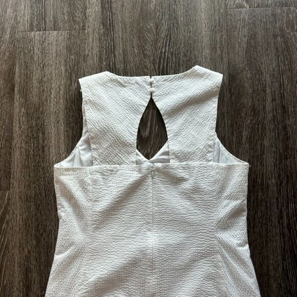 EUC Southern Tide Baxlee Seersucker Shift Dress White Size 2 Sleeveless Summer - Picture 13 of 16